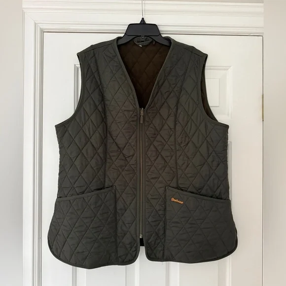 Barbour Quilted V-Neck Gilet - Picture 2 of 6